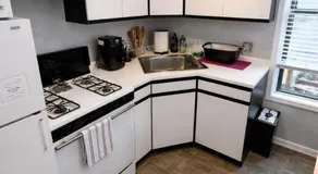 Next to Manhattan 2 Bedrooms Apartment - Subway 20 steps, Manhattan 1 Stop - Image 4
