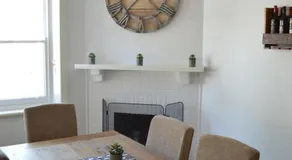 Two Cow Cottage Bed & Breakfast - Image 3