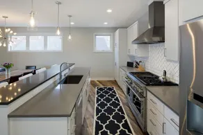 Lakefront Luxury - Image 3