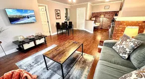 Stylish Modern Apt Near Northside Hospital - Image 2