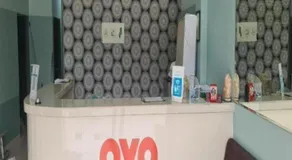 OYO 90862 Hotel Small City - Image 4