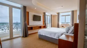 Bella Vita Hotel - Image 2