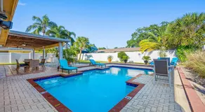 Luxury Heated Salt Pool House in Perfect Location - Image 4