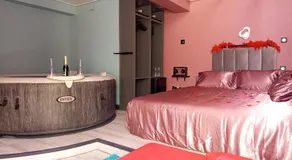 Chambre Romantique avec Spa Privé Intérieur - Image 2