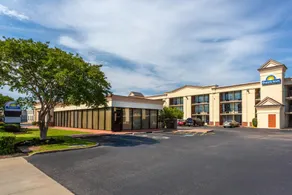 Days Inn by Hampton Near Coliseum Convention Center - Image 5
