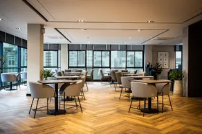 SAM E Hotel Bangkok Sathorn - Image 4