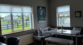 Albert Lock Bungalow 5 minute drive from Carrick - Image 2
