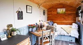 Luxury Shepherd Hut in the Peak District - Image 2