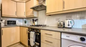 Wisteria House Nuneaton by Smart Corporate Stays - Image 5