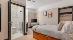 The Rockfield by Serene Stays Stylish 6BR near Anfield with Bar Virgin Media and Fast WiFi - Image 2