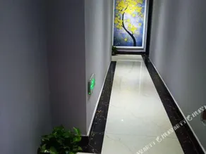 Huaxin Apartment (Changsha Wu Yi Square IFS) - Image 4