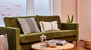 Settle in Winchester - Stylish Self Check-In Rooms - Image 4