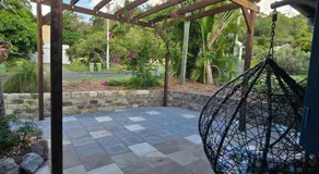 Pet-Friendly Tropical Yard Walk to Rainbow Beach - Image 3