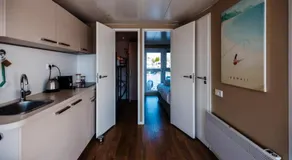 Floating Holiday Home - 15 mins to AMS - Image 3