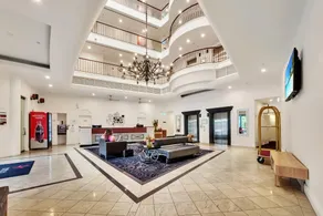 Cosmo Apartment Hotel - Image 2