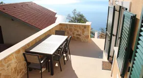 Moderne Familienwohnung mit Panorama-Meerblick - Image 5