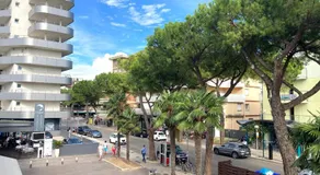 Beach-Center-Renovated-Parking-Balcony apartment - Image 2