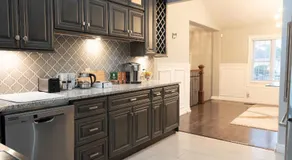 15 Minutes from PHL Airport - Cozy & Modern Rancher Style Home - Image 5