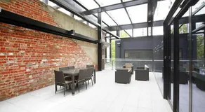 Bright 2BR Apartment City Views & Central - Image 5