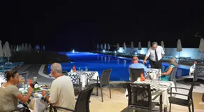 Zorbas Beach Hotel - Image 5