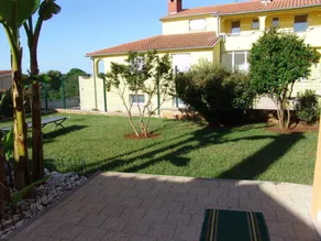 Comfortable apartment with fenced garden and outdoor terrace and grill, airco - Image 4