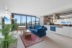 Eclectic 1-bed Apartment With Pool and Gym - Image 2
