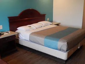 Motel 6 Azusa, CA - Image 3