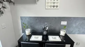 Chrysanthemum Drive stays - Image 4