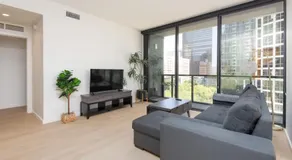 Modern 2BR High-rise with Rooftop Pool close to Conv Center - Image 2