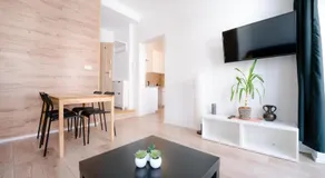 Cosy Balcony Apartment - Image 2