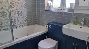 Innisfail Edi - double room with private bathroom - Image 5