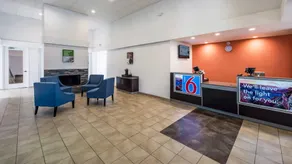 Motel 6-Irving, TX - Irving DFW Airport East - Image 5