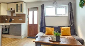 Beautiful guest rooms, Free Parking, 30min Heathrow, 40min Wembley, 60min Central London - Image 3