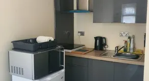 Studio with Private Kitchen - Image 3