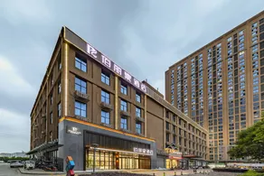 Bellehaute Hotel - Image 2