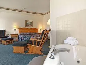 Heritage Inn & Suites - Image 5