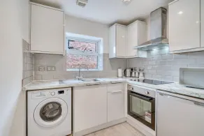 Charming Home Away From Home With Free Parking! - Image 3