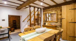 Raven Lane Retreat - Image 3