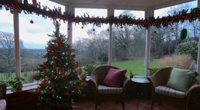 3-bedroom cottage set in a large enclosed garden - Image 5