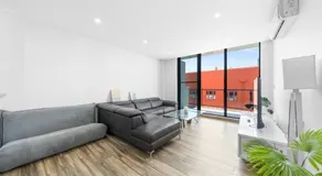 Modern 2BR Apt with Parking Walk to ICC & CBD & Darling Harbour & Chinatown - Image 2