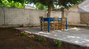 Antonia's Rustic Retreat - Image 3