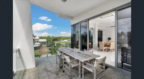 Penthouse Dunk Island Views Prime Village Location - Image 4