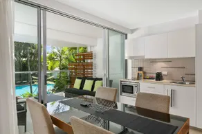 Palm Cove Beach Apartment - Image 3
