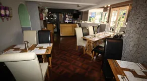 Red Lion - Image 5