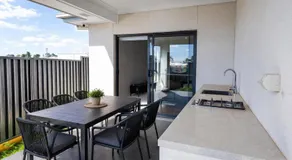 Macarthur Stay - Spacious 4BR Home with Outdoor Area - Image 5
