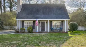 5min drive to AN Golf Club l Pet Friendly l Big Backyard BBQ & Fun Activities - Image 5