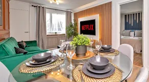 STUNNING MODERN Apartment Near AIRPORT & CENTRE, FREE PARKING, AMAZING LED MEDIA WALL & LUXURY MASTER BEDROOM - Image 5