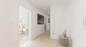KRelax Urban Gold - 4 Bedrooms - Balcony - Large Parking Space - Smart TVs - Central Location - Up to 8 Guests - Image 5