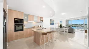 Waterfront Elegance with Pool & Jetty Access - Image 4