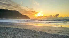 Cozy Seaside Bungalow, Brand New Hot Tub, Fast WiFi & W&D - Walk to the Beach - Image 5